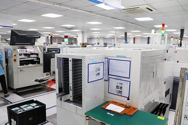 pcb是電子工業基礎性產品,被譽為"電子工業之母",所有元器件都要裝到